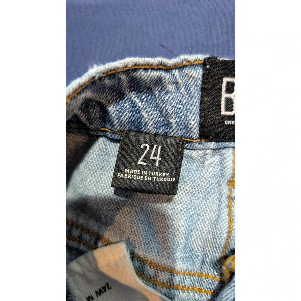 BDG Urban Outfitters Mom High Rise Light Wash Distressed Jeans Size 24